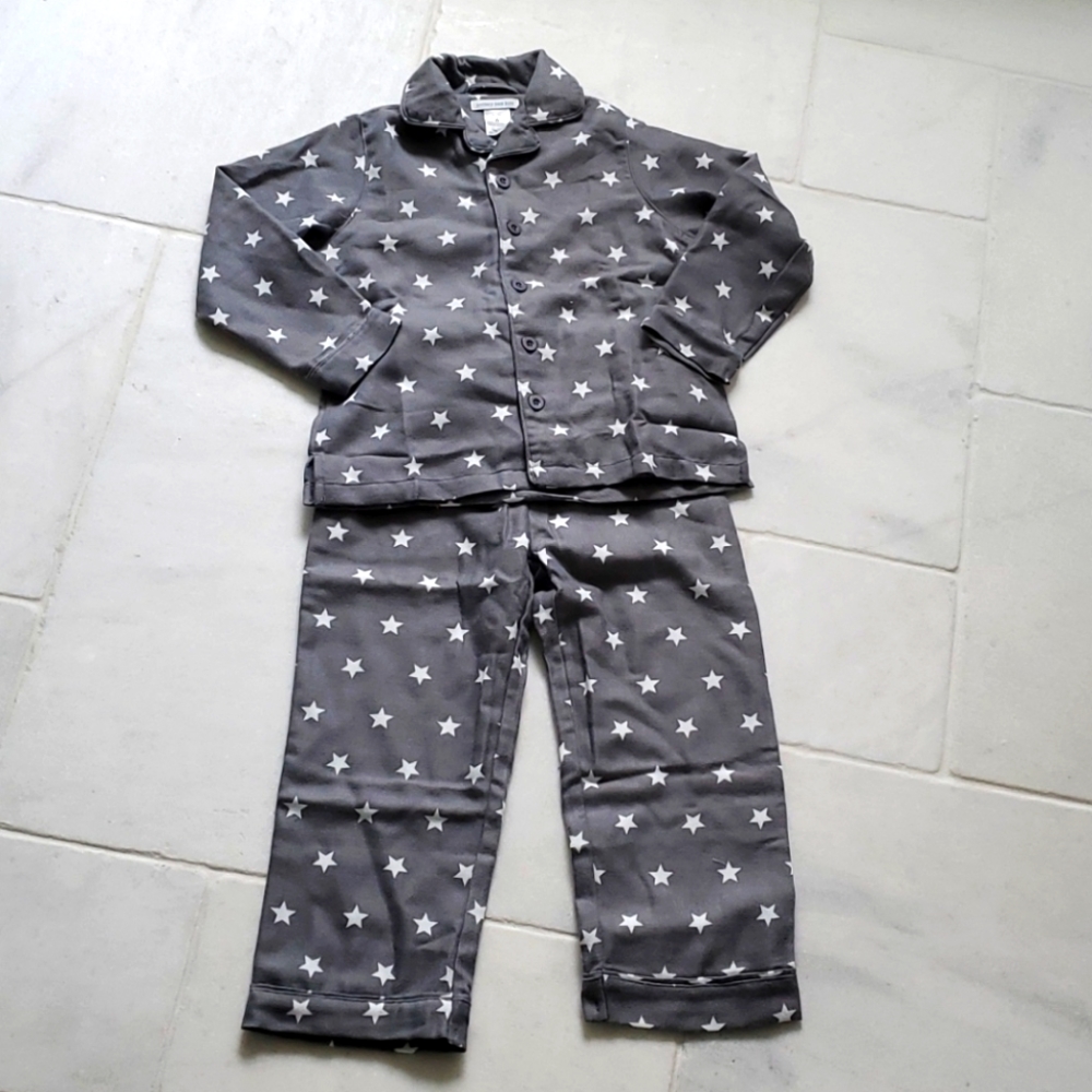 NWOT Pottery Barn Kids Gray Star pajamas 6